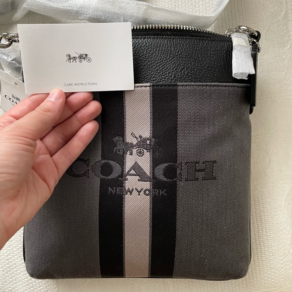 Brand New With Tags
Coach Kitt Messenger Crossbody With Horse And Carriage